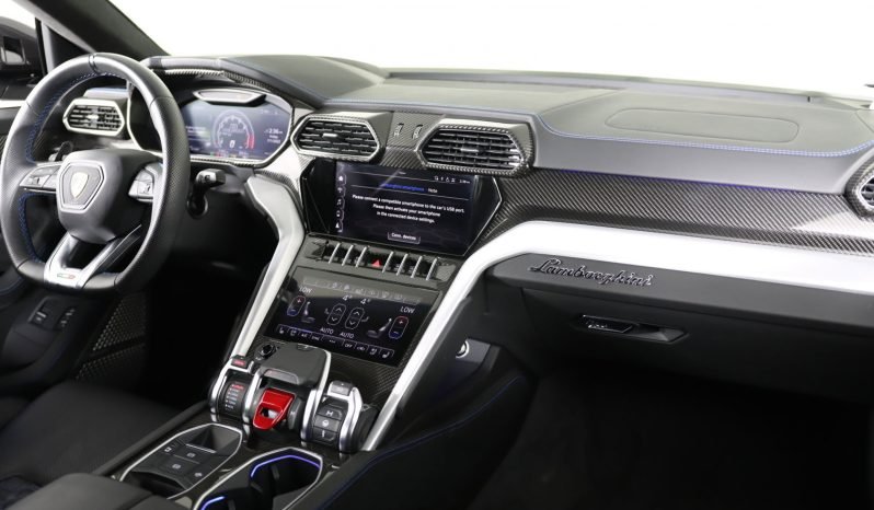 
								Buy 2022 Lamborghini Urus full									