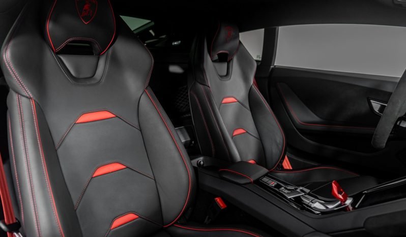 
								Buy 2021 Lamborghini Huracan EVO RWD full									