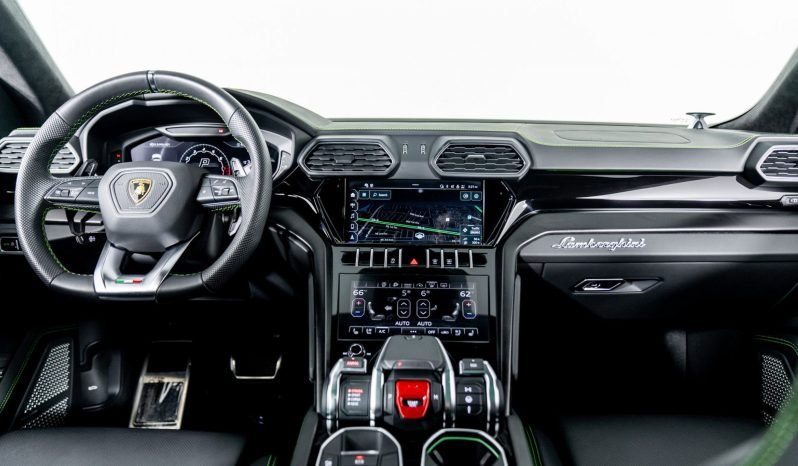 
								Buy 2022 Lamborghini Urus full									