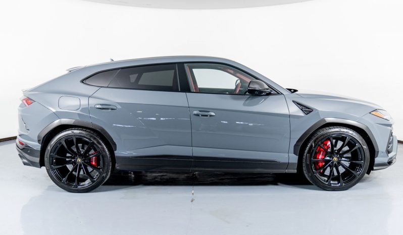 
								Buy 2022 Lamborghini Urus full									