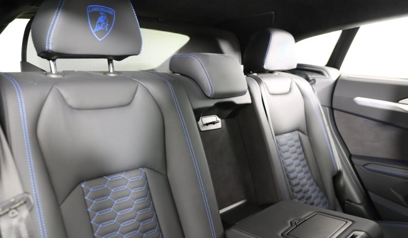 
								Buy 2022 Lamborghini Urus full									