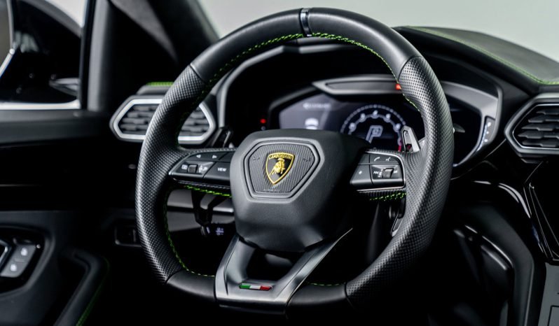 
								Buy 2022 Lamborghini Urus full									