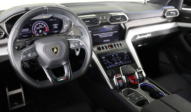 
								Buy 2022 Lamborghini Urus full									