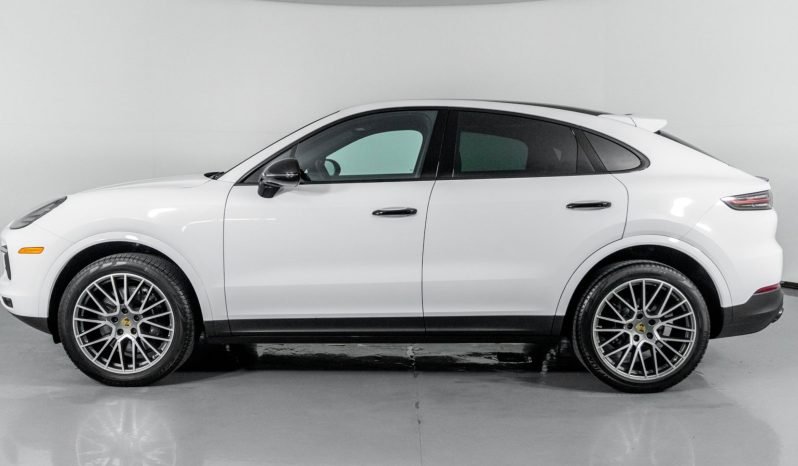 
								Buy 2022 Porsche Cayenne full									