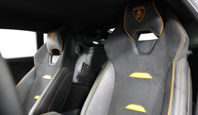 
								Buy 2022 Lamborghini Huracan full									