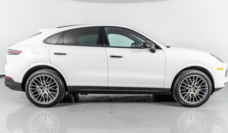 
								Buy 2022 Porsche Cayenne full									