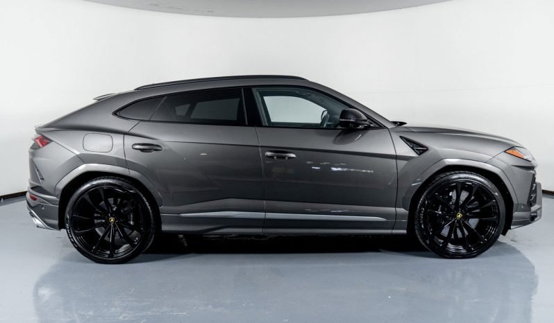 
								Buy 2021 Lamborghini Urus full									