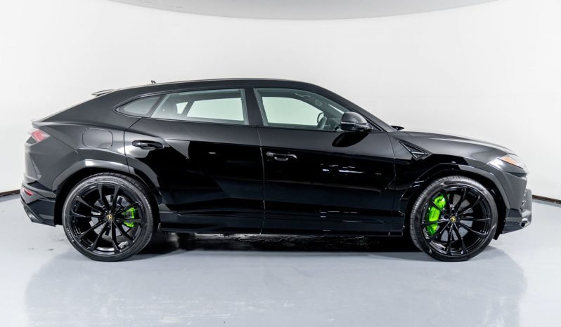 
								Buy 2022 Lamborghini Urus full									