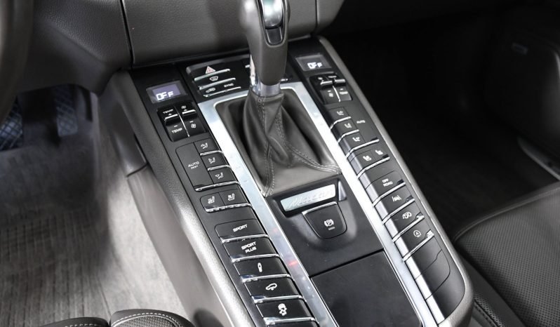 
								Buy 2021 Porsche Cayenne full									