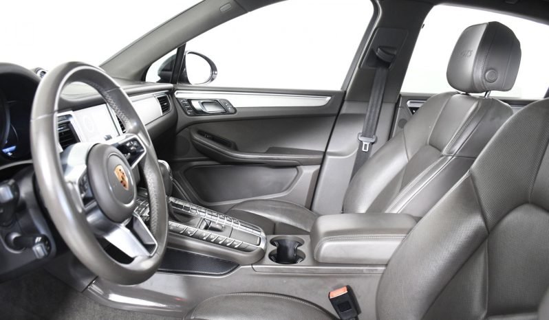 
								Buy 2021 Porsche Cayenne full									
