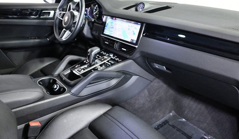 
								Buy 2021 Porsche Cayenne full									