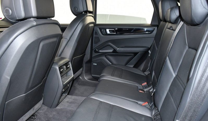 
								Buy 2021 Porsche Cayenne full									