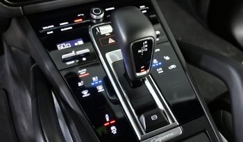 
									Buy 2022 Porsche Cayenne full								