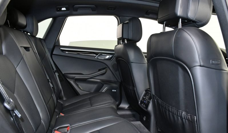 
								Buy 2021 Porsche Cayenne full									