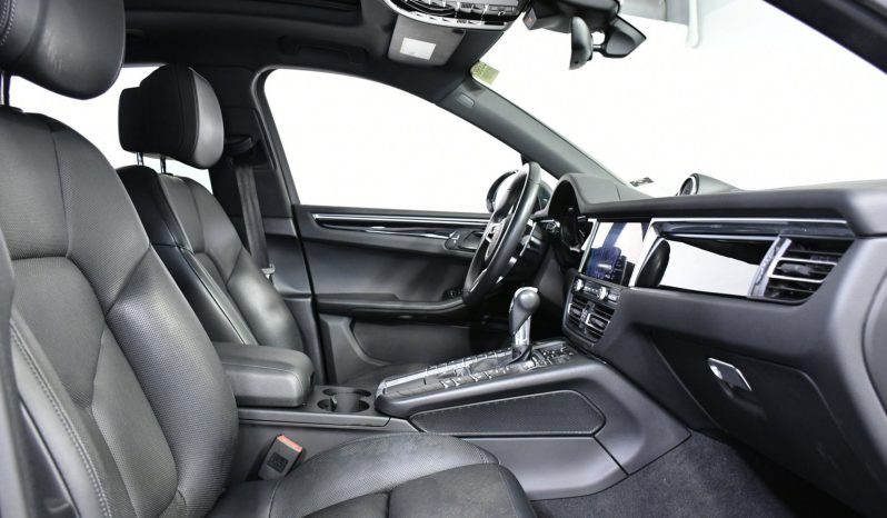 
								Buy 2021 Porsche Cayenne full									
