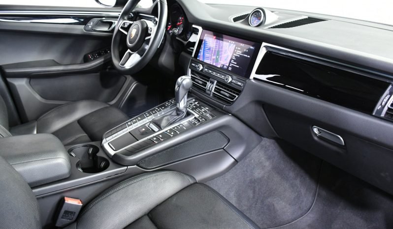 
								Buy 2021 Porsche Cayenne full									