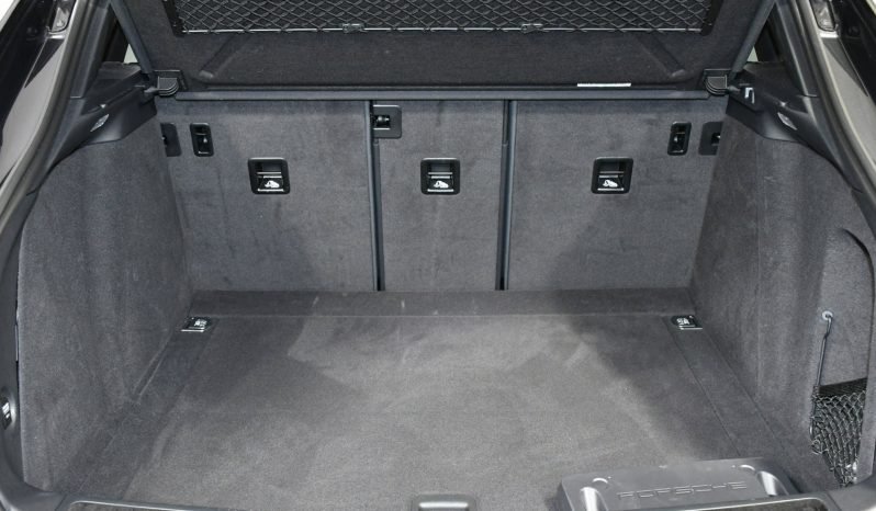 
								Buy 2021 Porsche Cayenne full									