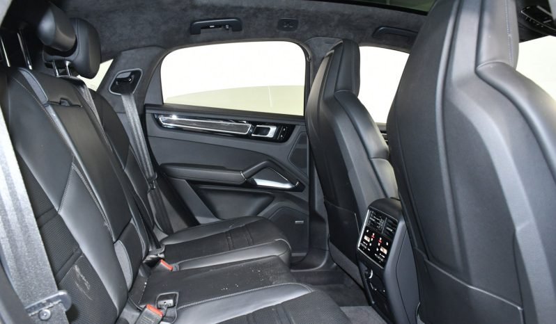 
								Buy 2022 Porsche Cayenne full									