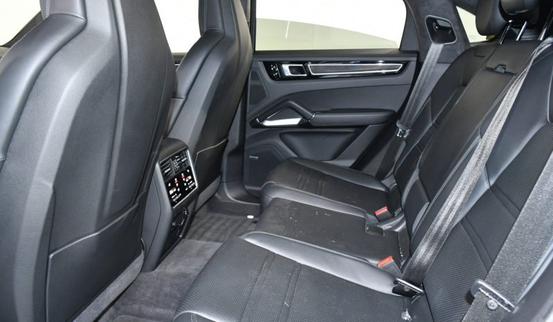 
								Buy 2022 Porsche Cayenne full									