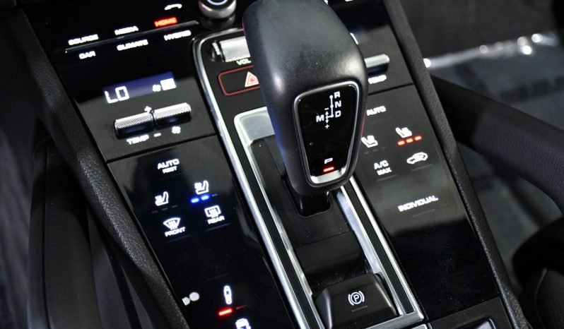 
								Buy 2021 Porsche Cayenne full									