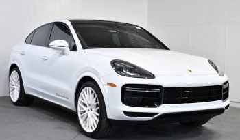 
									Buy 2022 Porsche Cayenne full								
