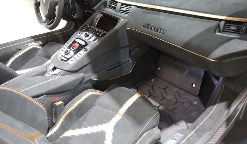
								Buy 2019 Lamborghini Aventador full									