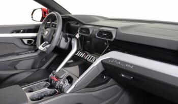 
									Buy 2021 Lamborghini Urus full								