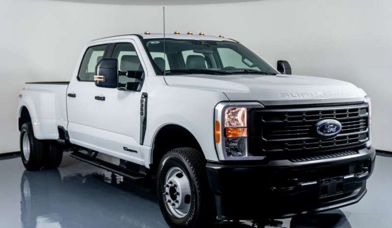 
								Buy 2023 Ford Super Duty F 350 DRW 4X4 CAB CREW XL full									