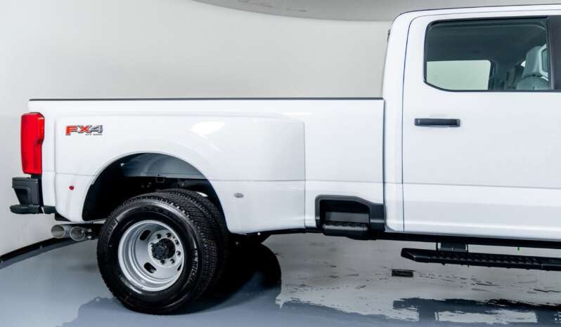 
								Buy 2023 Ford Super Duty F 350 DRW 4X4 CAB CREW XL full									