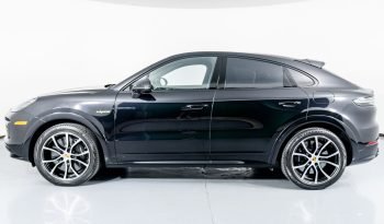 
									Buy 2022 Porsche Cayenne TURBO S E-HYBRID full								