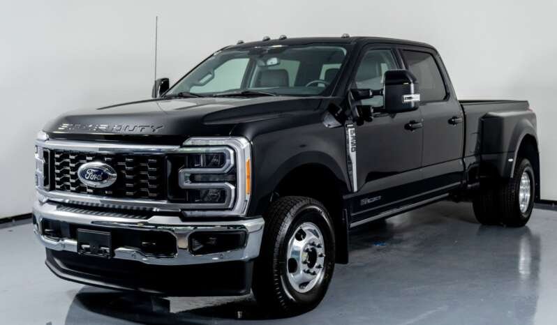 
								Buy 2023 Ford Super Duty F 350 DRW LARIAT full									