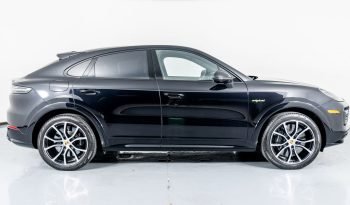 
									Buy 2022 Porsche Cayenne TURBO S E-HYBRID full								
