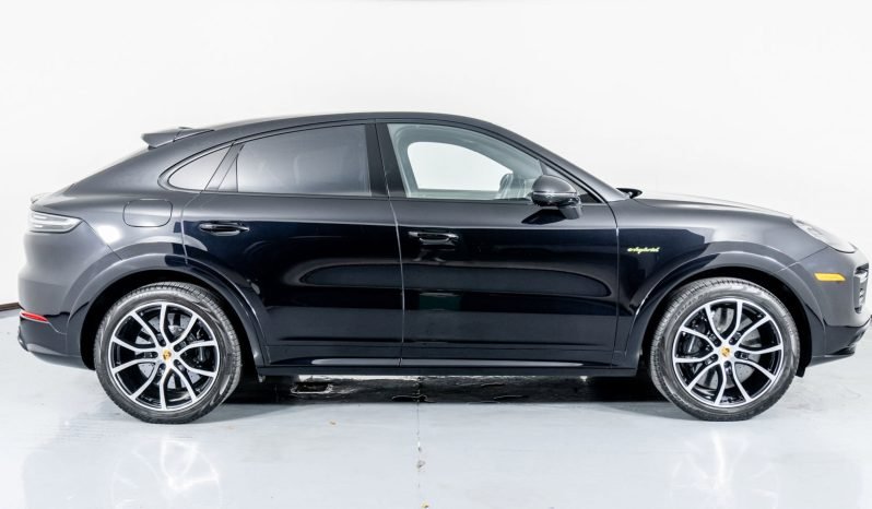 
								Buy 2022 Porsche Cayenne TURBO S E-HYBRID full									