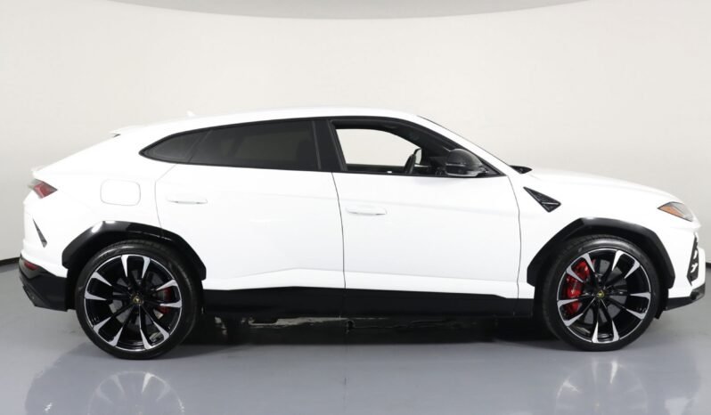 
								Buy 2022 Lamborghini Urus full									