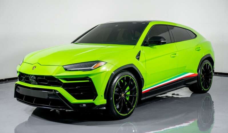 
								Buy 2022 Lamborghini Urus full									