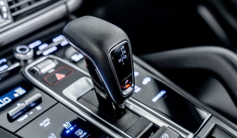 
								Buy 2022 Porsche Cayenne TURBO S E-HYBRID full									