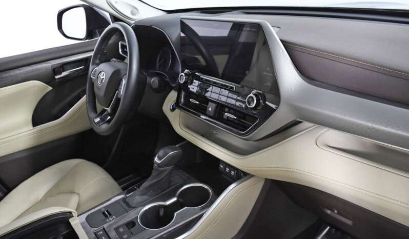 
								Buy 2021 Toyota Highlander LE full									