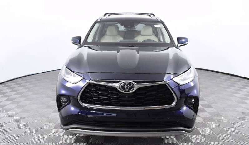 
								Buy 2021 Toyota Highlander LE full									