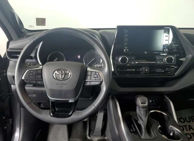 
								Buy 2022 Toyota SUV full									