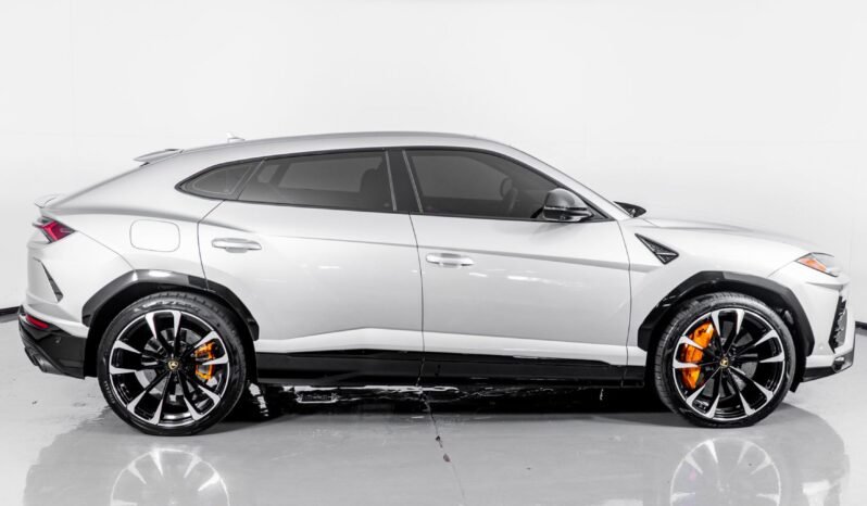 
								Buy 2022 Lamborghini Urus AWD full									